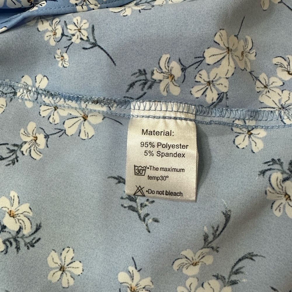 NWOT Anyally Floral Blue Women's Top - Picture 9 of 9